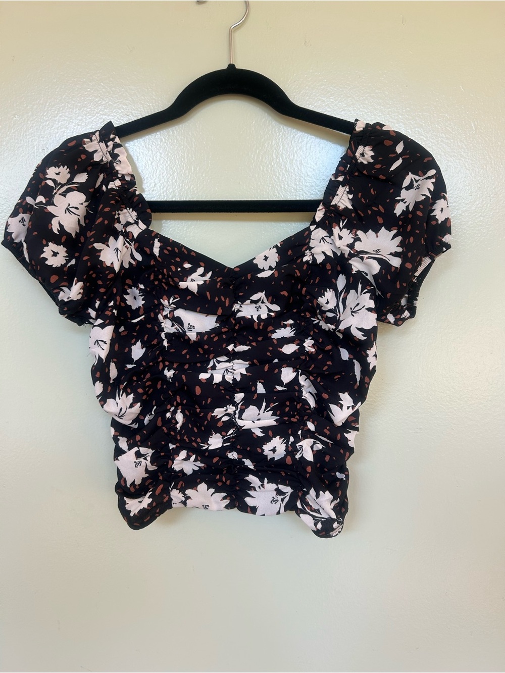 Paper Crane Black Floral Ruched Puff Sleeve Crop Top